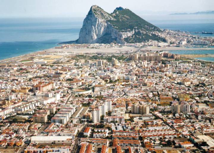 Life around Gibraltar: one line, two very different worlds Life around Gibraltar: one line, two very different worlds