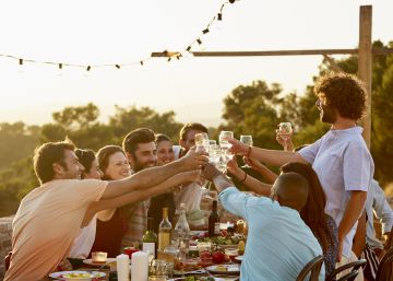 Lo que ocurre a la salud cuando se deja de lado a los amigos Lo que ocurre a la salud cuando se deja de lado a los amigos