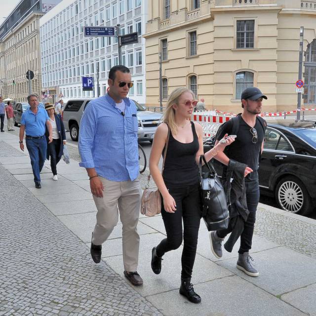 Tiffany Trump, paseando en Berlín.