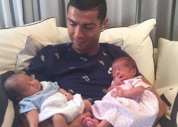 Cristiano Ronaldo presenta a sus mellizos Cristiano Ronaldo presenta a sus mellizos
