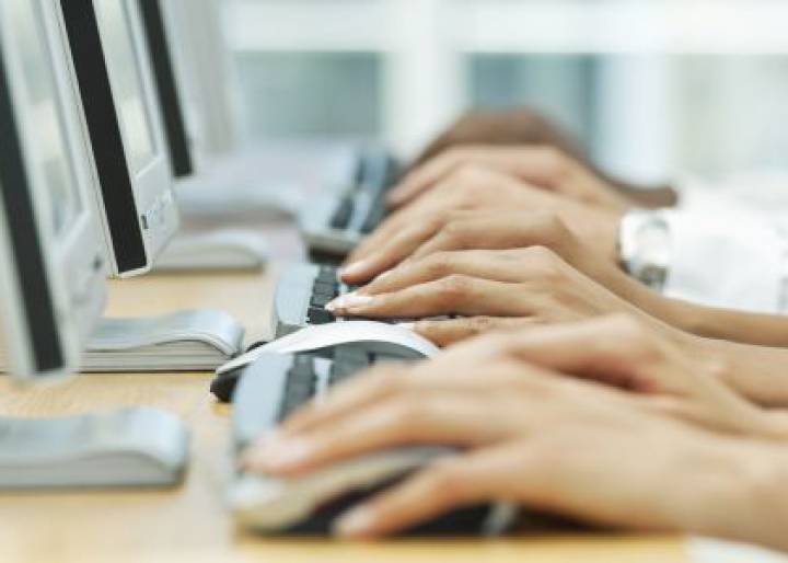 The average salary in Spain falls 0.2% in 2014, to €22,606 The average salary in Spain falls 0.2% in 2014, to €22,606