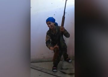 Una francotiradora kurda se salva de un tiro del ISIS por centímetros Una francotiradora kurda se salva de un tiro del ISIS por centímetros