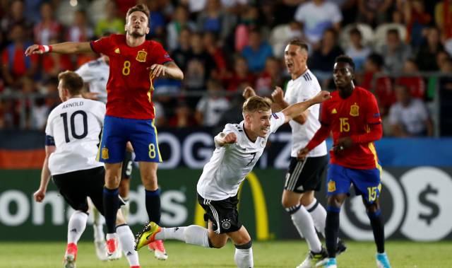 Alemania celebra el triunfo sobre España tras el pitido final.