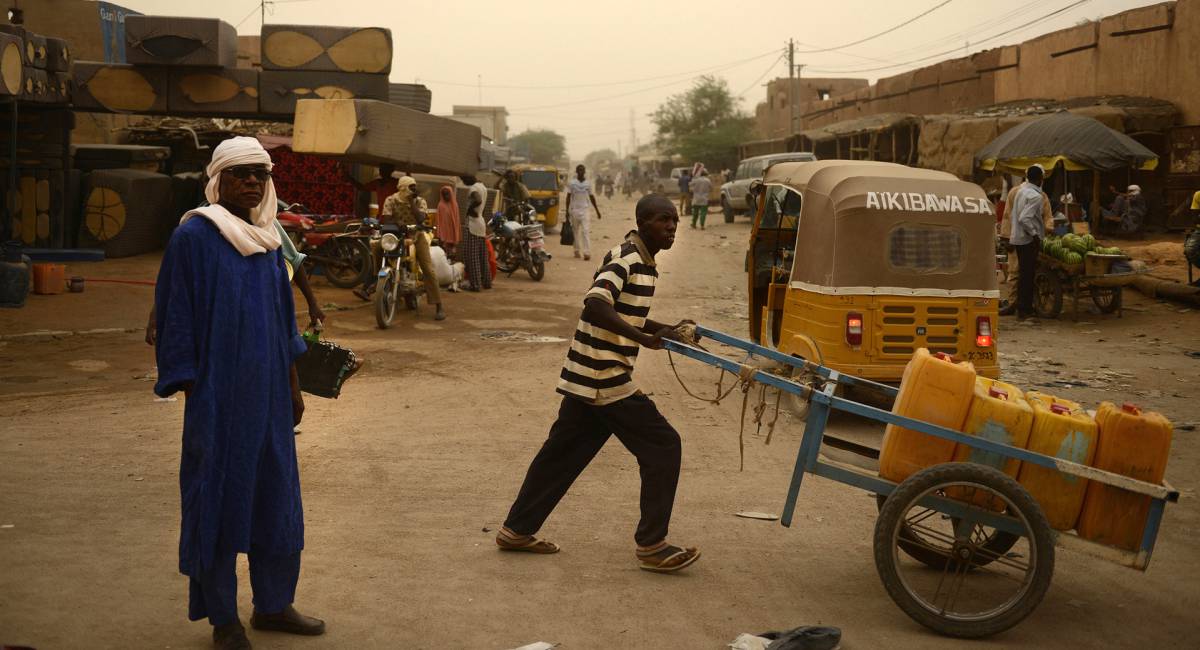 Mercado de Agadez (Níger), un lugar donde buscan trabajo los inmigrantes.