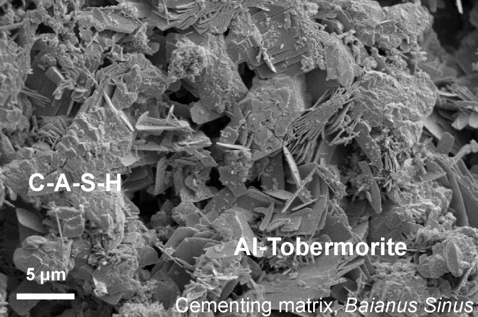 Hormigón procedente de un espigón de la bahía de Nápoles de hace 2.000 años visto al microscopio electrónico.