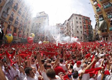 Festa de São Firmino reúne milhares de pessoas nas ruas da Espanha
