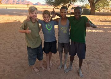 Angelina Jolie y su hija Shiloh inauguran un santuario para animales en Namibia Angelina Jolie y su hija Shiloh inauguran un santuario para animales en Namibia