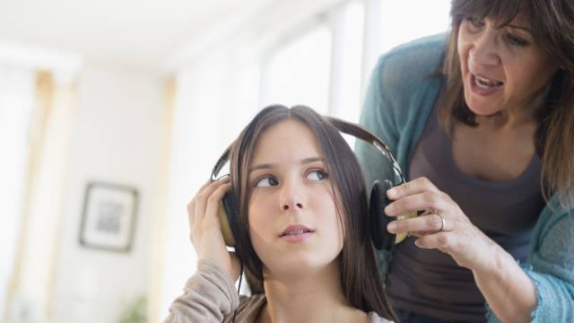 Lidiar con las salidas nocturnas y otros conflictos propios de la adolescencia