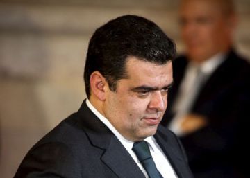 Crisis en el Gobierno por ir al fútbol de gorra