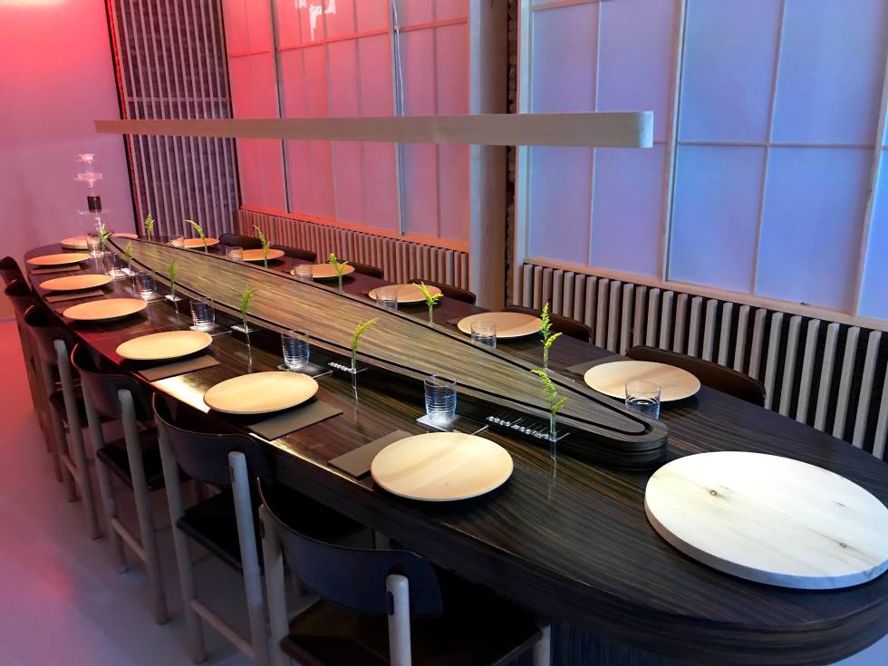 MESA DE ESSENCE, SOLO PARA 12 COMENSALES CAPEL