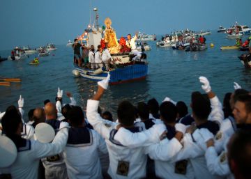 Torremolinos celebra la procesión de la Virgen del Carmen Torremolinos celebra la procesión de la Virgen del Carmen