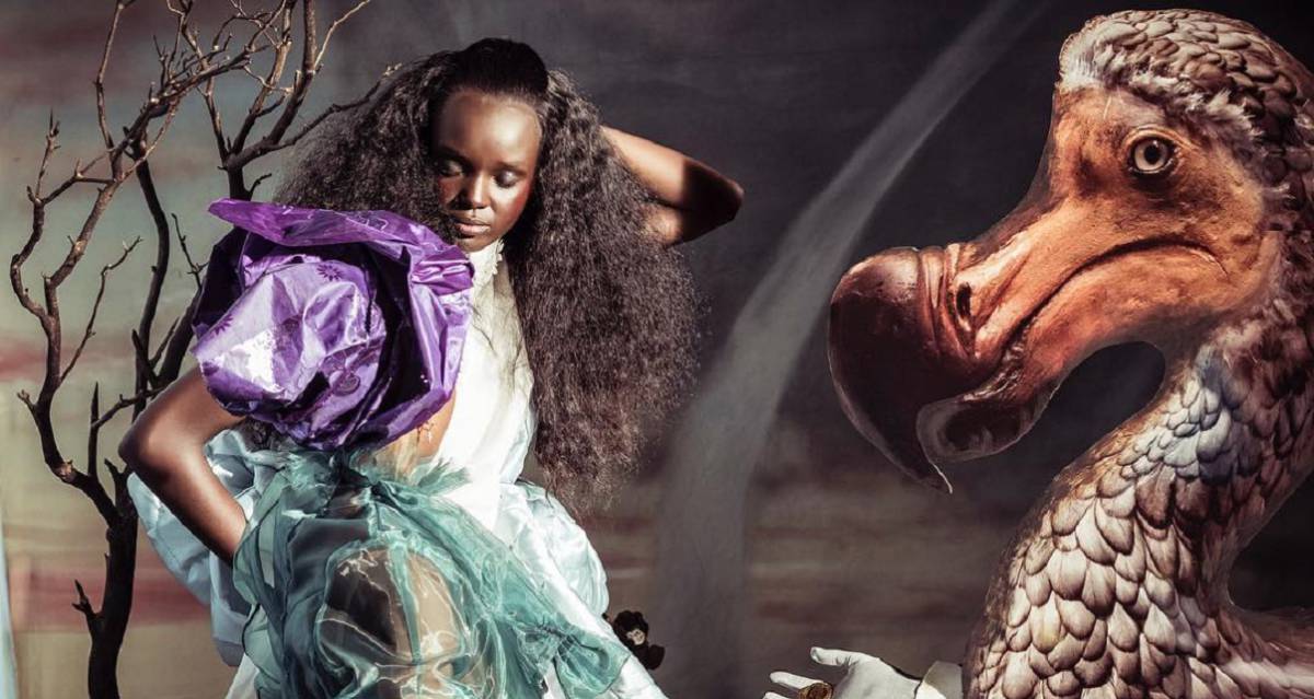 La modelo Duckie Thot en una de la imágenes del Calendario Pirelli 2018.