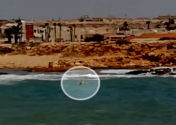 Así salvaron dos guardias civiles a dos menores en una playa de Torrevieja Así salvaron dos guardias civiles a dos menores en una playa de Torrevieja