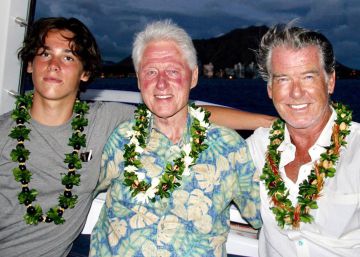 Pierce Brosnan y Bill Clinton, vacaciones en el mar Pierce Brosnan y Bill Clinton, vacaciones en el mar
