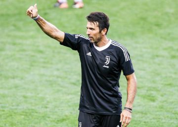 Gianluigi Buffon denunciará a ‘Chi’ por unas fotos íntimas con su pareja Gianluigi Buffon denunciará a ‘Chi’ por unas fotos íntimas con su pareja