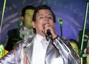 Un imitador de Juan Gabriel muere en un asalto mientras conducía Un imitador de Juan Gabriel muere en un asalto mientras conducía