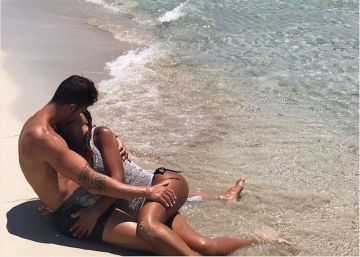 Ocho fotos en las que Fàbregas y su pareja dejan claro que la naturalidad está sobrevalorada