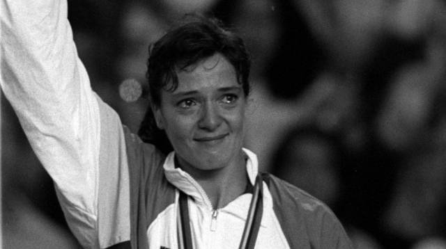Miriam Blasco, emocionada en el podio.
