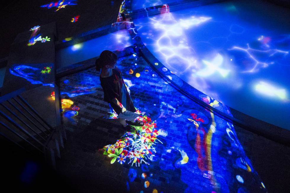 Imagen de una de las actuales exposiciones del teamLab, 'A Forest Where Gods Live presented by Shiseido'. Estará hasta el 9 de octubre en el parque Mifuneyama, en Saga (Japón).rn