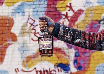 Así es la botella más grafiteada del mundo