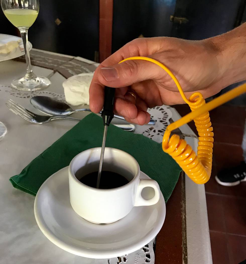 TOMANDO TEMPERATURAS DURANTE LA CATA CAPEL