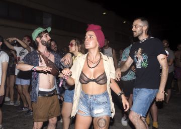 Dinosaurios bailongos, cantantes tapizadas y otras estampas que vimos en el Low Festival