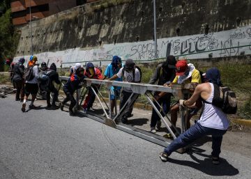 Venezuela: opositores y chavistas se enfrentan por la Constituyente