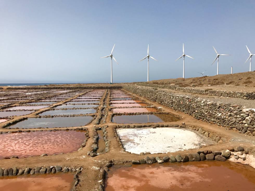 SALINAS Y AEROGENERADORES MODERNOS, PASADO Y PRESENTE EN UN MISMO EMPLAZAMIENTO CAPEL