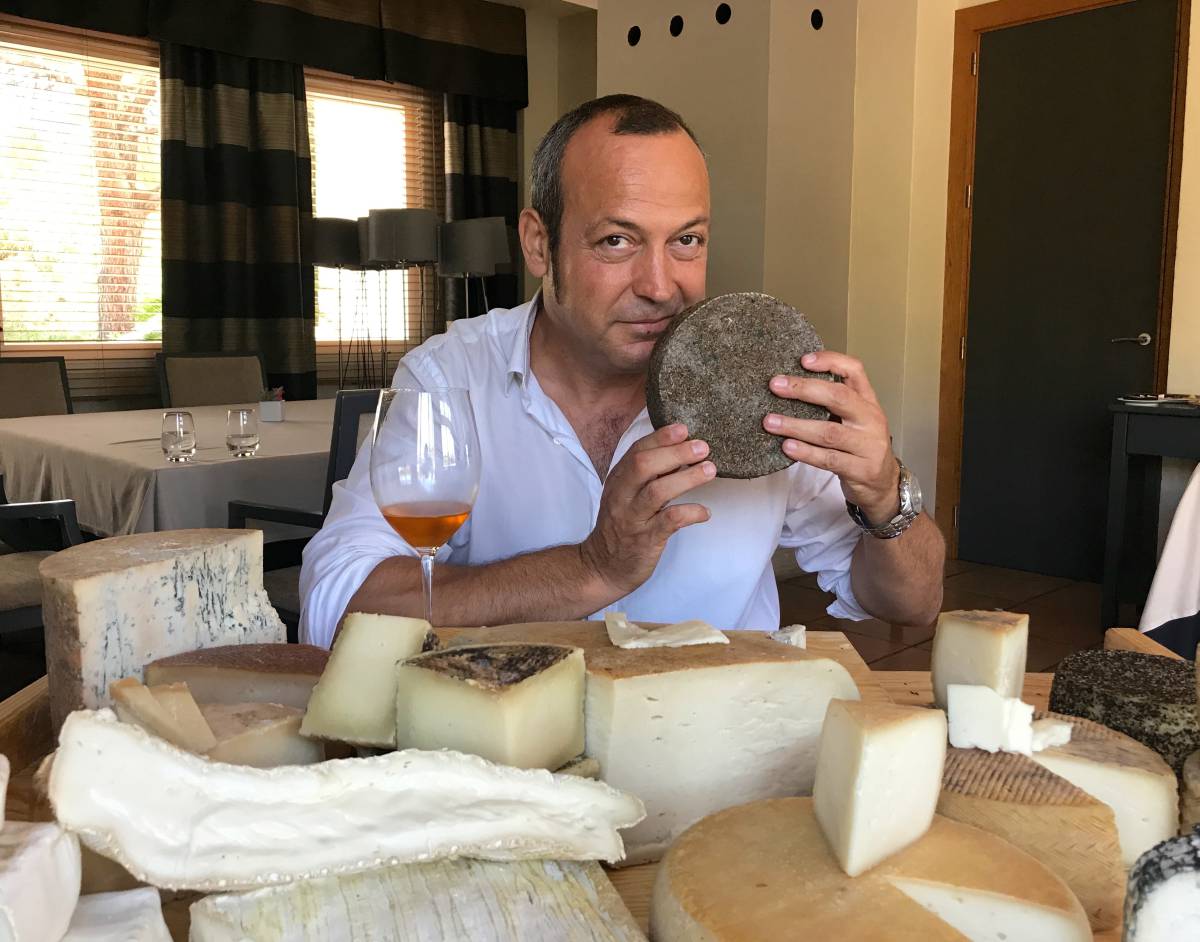 PACO GARCÍA EN EL LAGO, CON SUS TESOROS CAPEL