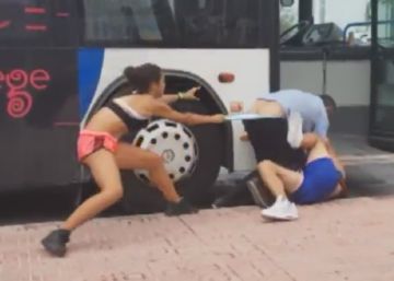 Dos personas agreden al conductor de un autobús en Ibiza Dos personas agreden al conductor de un autobús en Ibiza