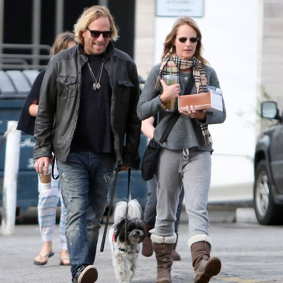 Helen Hunt y Mattew Carnahan paseando por las calles de la ciudad californiana de Brentwood, en 2014.