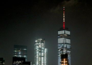 Edificios de todo el mundo rinden homenaje a las víctimas del atentado
de Barcelona y Cambrils, en imágenes Edificios de todo el mundo rinden homenaje a las víctimas del atentado
de Barcelona y Cambrils, en imágenes