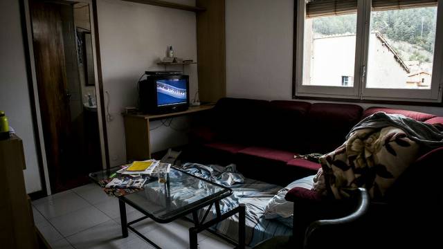 Interior de la casa de Ripoll del imán que han registrado los Mossos.