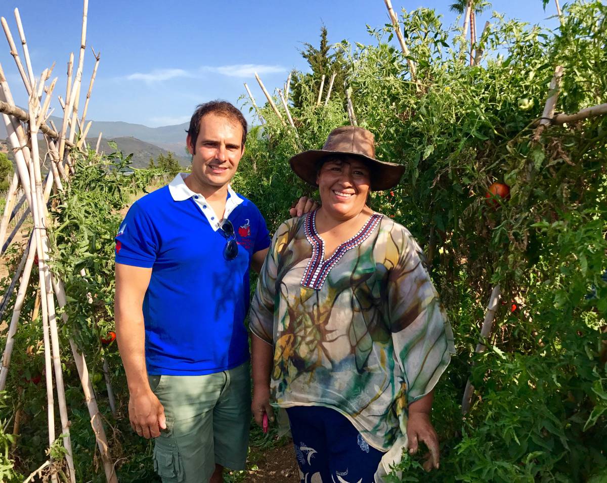 MARIANO GUDIEL CON JOVITA SU AYUDANTE BOLIVIANA CAPEL
