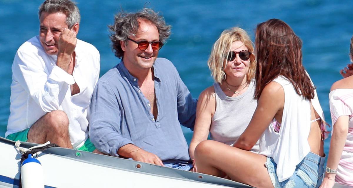 Eugenía Martínez de Irujo con su hija Cayetana Rivera y Narcís Rebollo en Ibiza este domingo.