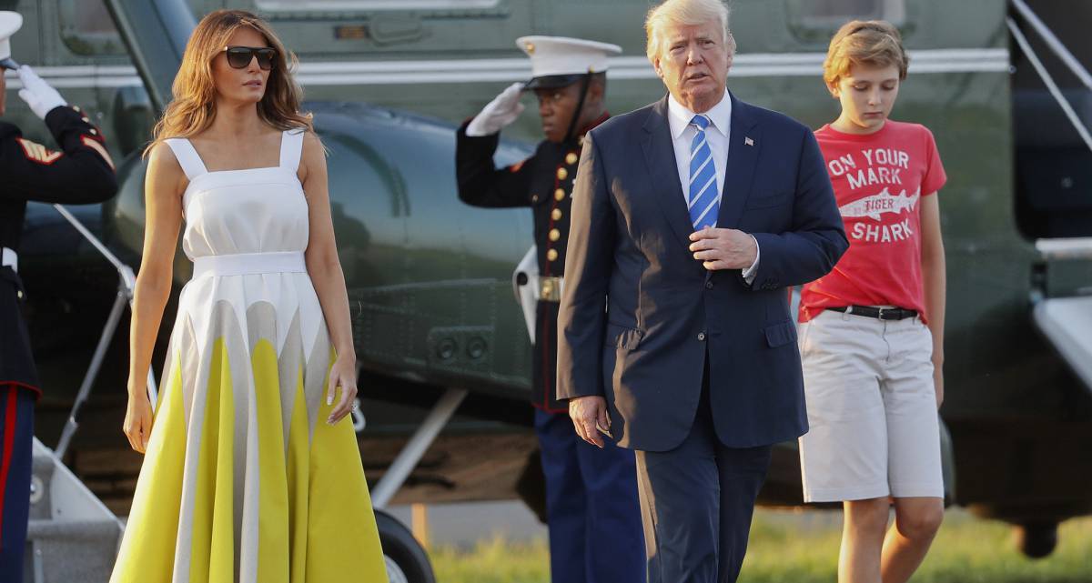 Melania Trump, con su esposo el presidente de EE UU y el hijo de ambos Barron.