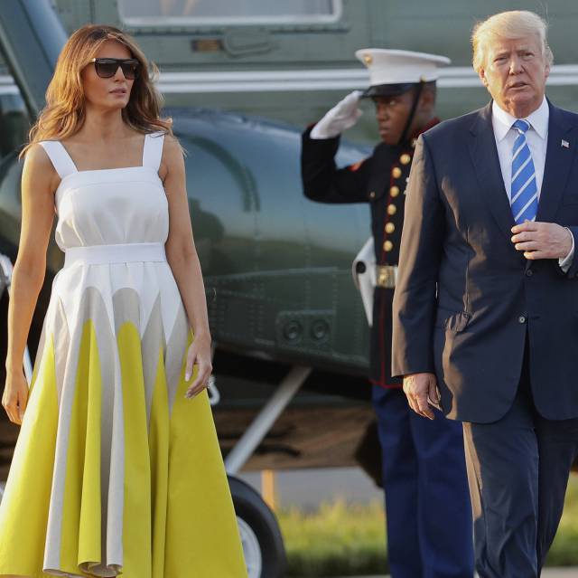 Melania Trump, con su esposo el presidente de EE UU y el hijo de ambos Barron.