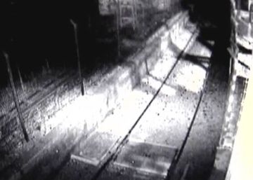 Un vídeo muestra la última imagen de la niña muerta junto a una vía de tren en Pizarra Un vídeo muestra la última imagen de la niña muerta junto a una vía de tren en Pizarra