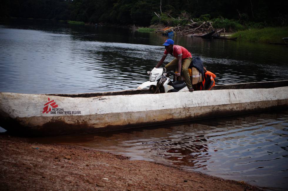 Vacunando contra el sarampión en los lugares más remotos de la República Democrática del Congo
