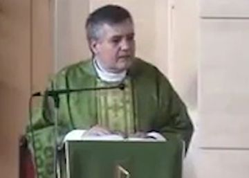 Un cura critica a Colau por Un cura critica a Colau por
