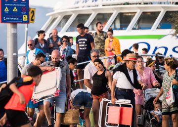 Storm brews over Spain’s pristine Cíes Islands as ferries flout visitor limits Storm brews over Spain’s pristine Cíes Islands as ferries flout visitor limits