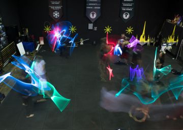 Aprender a usar un sable láser como un Jedi