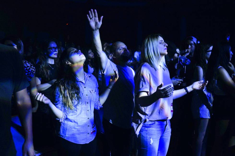 Entramos en la iglesia que monta fiestas en una discoteca de Barcelona y ha cautivado a Justin Bieber