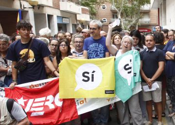 Civil Guard searches newspaper in Catalonia over referendum links Civil Guard searches newspaper in Catalonia over referendum links