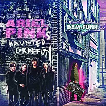 Adicto a las rayas y las gafas cutres: así es el regreso de Ariel Pink