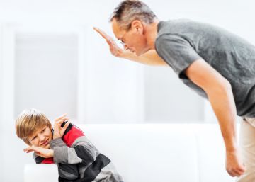 No, no tienes derecho a pegar a tu hijo No, no tienes derecho a pegar a tu hijo