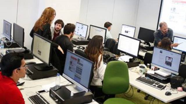 Clase en la Escuela de Periodismo.