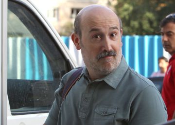 Javier Cámara ya tiene en España a sus mellizos