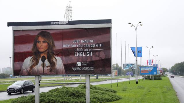 Uno de los carteles colocados en Zagreb.