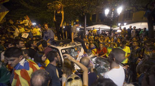 Cerca de 4.000 personas siguen congregadas en el centro de Barcelona.